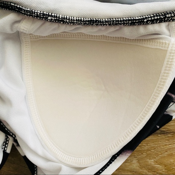 Trimshaper Abstract Black & White Plunge V Neck Tankini Swim Top 12 - Picture 3 of 7